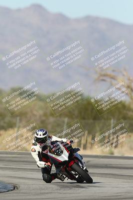 media/Dec-01-2025-Moto Forza (Mon) [[2daa91e15f]]/1-Advanced Group/Session 3 (Turn 3)/